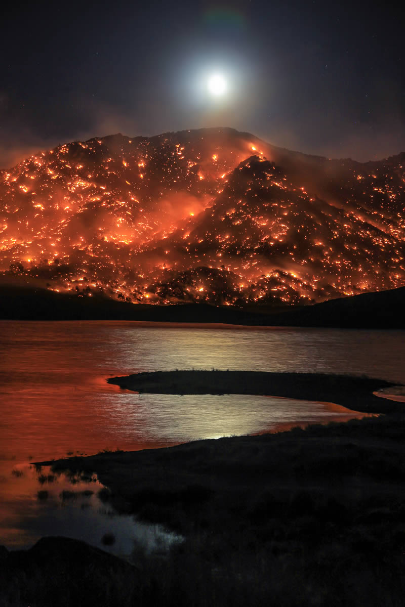 'Moonrise over the Erskine Fire' photo by Michael Cuffe (MichaelCuffe.com).